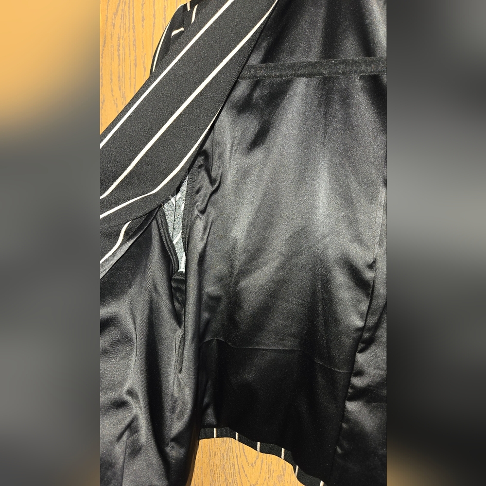 Torrid Cropped 3/4 Sleeve Blazer - Picture 4 of 7